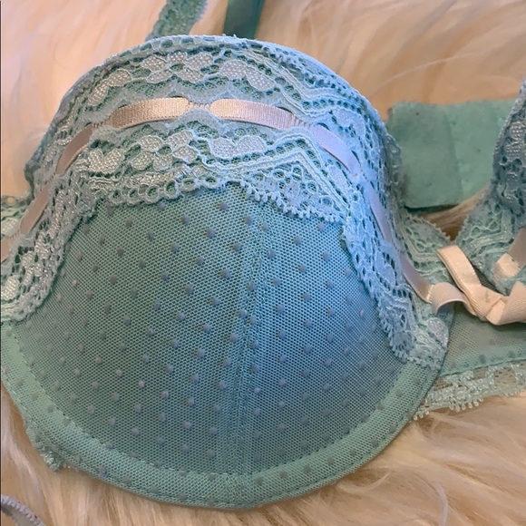 SALE!! Set of 2 Presence bras 32C. 2 - Picture 3 of 9